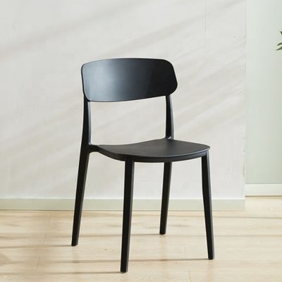Stackbarer roter Kunststoffstuhl für modernes nordisches Design im Hotel Restaurant Bankett oder Haus Essbereich