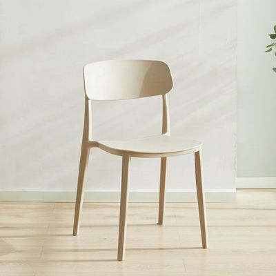 Stackbarer roter Kunststoffstuhl für modernes nordisches Design im Hotel Restaurant Bankett oder Haus Essbereich