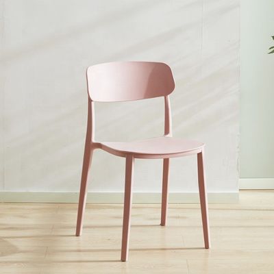 Stackbarer roter Kunststoffstuhl für modernes nordisches Design im Hotel Restaurant Bankett oder Haus Essbereich