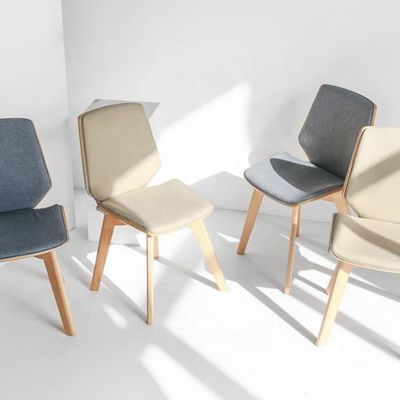 Gewerbliche Wirtschaft Stoff Speisestuhl mit Massivholzbeinen und modernem Stoffdesign