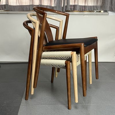 Japanischer Holz-Wingback-Stapel-Esstuhl mit verstellbarer Höhe und Anpassung
