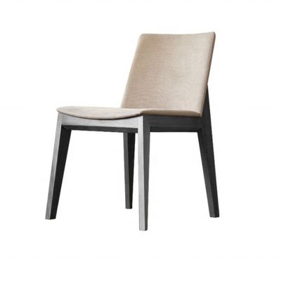 Einfaches Design Restaurant Wohnzimmer Stoff Esszessel mit verstellbarer Rückenlehne und Holzbeinen im Innenraum