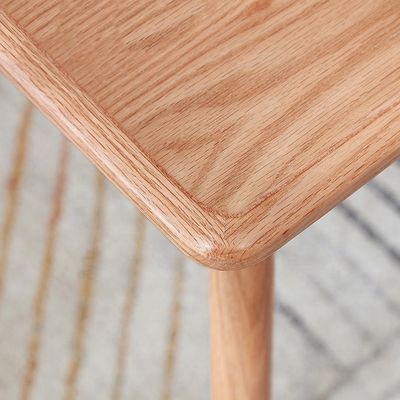 Maßgeschneiderte Stühle aus Massivholz Kombination von Tisch und Stühlen für praktische und wirtschaftliche Innenmöbellösungen