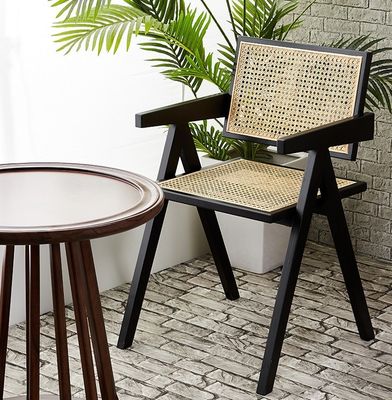 Moderne Design-Stil Speisesaal Möbel Luxus Rattan Massivholz Restaurantstuhl mit Armlehne