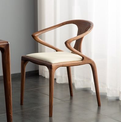 Nordic Massivholz Schlafzimmer Esszessel mit Armlehne Modernes Design Lackierte Oberfläche