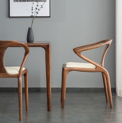 Nordic Massivholz Schlafzimmer Esszessel mit Armlehne Modernes Design Lackierte Oberfläche