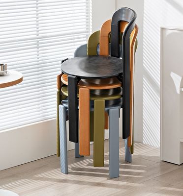 Maßgeschneiderte Designs Nordic Massivholz Esszessel mit stapelbarem Design und lackierten Oberfläche