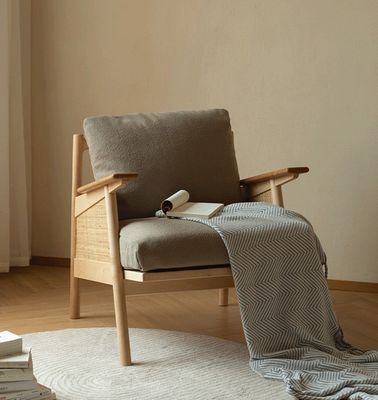 Zuhause Möbel Allgemein Nordic Lounge Holzsofa Stuhl mit Down-Feder-Kissen Naturgewebter Rattan Massivholz Stuhl