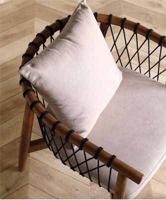 Postverpackung Y Nordic Lounge Holzsofa Freizeitstuhl Gewebtes Seil Massivholzstuhl mit Armlehne für Hotel