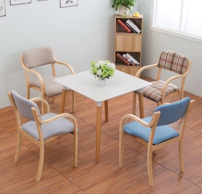 Natürliche Massivholz Speisestuhl Stapelstuhl für Veranstaltungen Holzstuhl Veredelung Lackiert