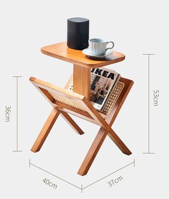 Massivholzquadratischer Seitentisch mit gewebtem Rattan-Buchregal lackiert und langlebig gebaut