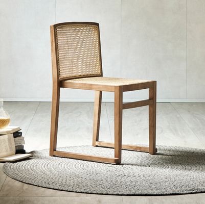 Postverpackung Festiger Speisesessel aus massivem Holz mit modernem Design und stapelbarem Rattan