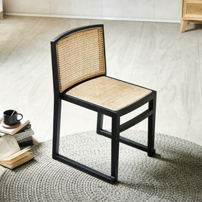 Postverpackung Festiger Speisesessel aus massivem Holz mit modernem Design und stapelbarem Rattan