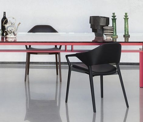 Nordic Design Moderne Massivholzleder Speisesaal Restaurantsessel in Weiß/Schwarz/Rotwein/Rot für robuste Sitzgelegenheiten 2023