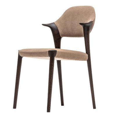 Verbessern Sie Ihren Essbereich mit italienischen modernen Massivholz-Esstischen Armlehnen aus schwarz/braunem Leder oder Hirschfell.