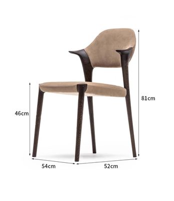 Verbessern Sie Ihren Essbereich mit italienischen modernen Massivholz-Esstischen Armlehnen aus schwarz/braunem Leder oder Hirschfell.