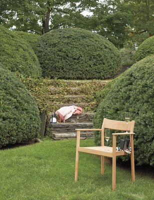 Stoffholzpolsterter Stuhl für Weinkeller und elegantes Esserlebnis