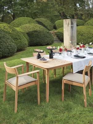 Stoffholzpolsterter Stuhl für Weinkeller und elegantes Esserlebnis