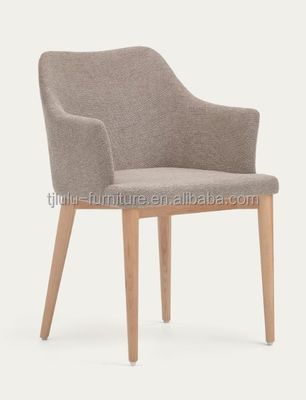 Zuhause Möbel Nordic Stoff Verkleidete Holz Luxus-Esstühle für Hotel Restaurant Bankett