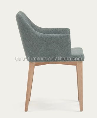 Zuhause Möbel Nordic Stoff Verkleidete Holz Luxus-Esstühle für Hotel Restaurant Bankett