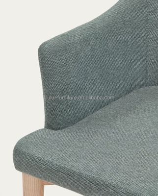 Holzbein Wohnzimmer Freizeitstuhl Einzigartige Rückenlehne Design Stoff Esszimmerstuhl für moderne Esszimmermöbel