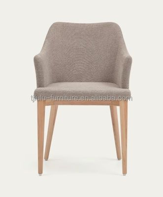 Holzbein Wohnzimmer Freizeitstuhl Einzigartige Rückenlehne Design Stoff Esszimmerstuhl für moderne Esszimmermöbel