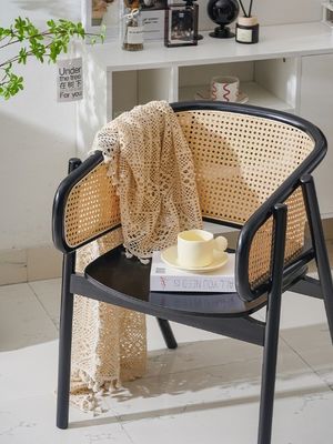 Robuste Nitrolacquer-Abschluss japanische Design Massivholz Rattan Esszessel für Restaurants und Esszimmer 2023