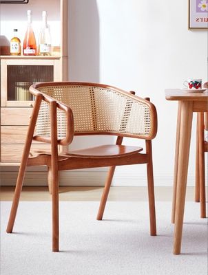 Robuste Nitrolacquer-Abschluss japanische Design Massivholz Rattan Esszessel für Restaurants und Esszimmer 2023