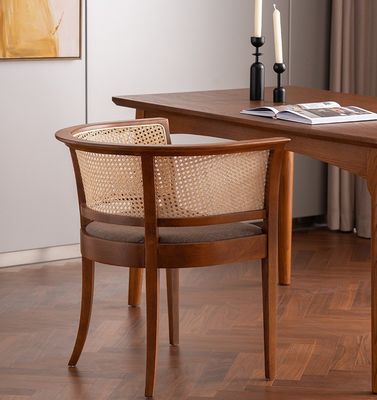 Einfacher Sessel Esszessel mit modernem Design und natürlicher Farbe Holz und Rattan Material für Büro und Restaurant