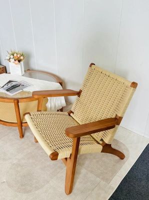 Moderner Wohnzimmermöbel aus Massivholz Esszessel mit Gewebtem Seil und Holzarm in Natur/Nuss/Schwarz