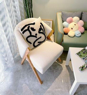 Wohnung Wohnzimmer Möbel Moderne nordische Holzstuhl mit Samtlammwolle und Holzsofa im Hoteldesign
