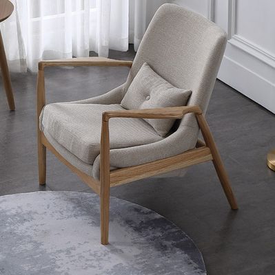 Wohnzimmermöbel Robuste Holzstühle Sofa mit Polster-Armlehnen und Kissen