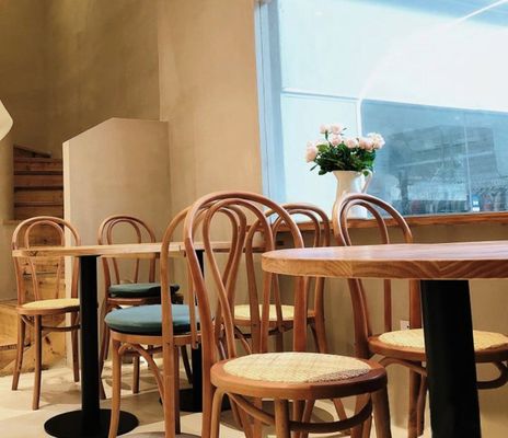 Moderner einfacher Stil Esstisch für Bürogebäude Massivholz Restauranttisch