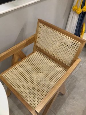 Schwarz/Nussholz Farbe Massivholz mit Rattan Stuhl für modernes Esszimmermöbel