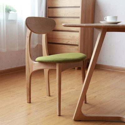 Naturfarbe Massivholzrahmen Nordischer Stil PU/Gewebe Leder Polsterholz Esszessel zum Verkauf im modernen Restaurant