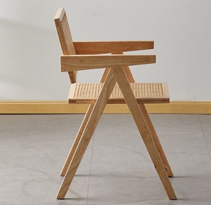 Moderner Esszimmerstuhl aus Rattan mit Massivholzrahmen in Natur-/Walnussfarbe