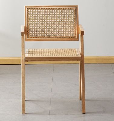 Moderner Esszimmerstuhl aus Rattan mit Massivholzrahmen in Natur-/Walnussfarbe