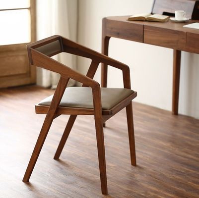 Hausmöbel Modernes nordisches Design Holz Esszimmerstuhl mit Massivholz und PU-Leder