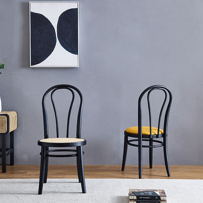 Maßgeschneiderte Designs Gewebter Natürlicher Rattan Massivholz Esszessel Möbel für moderne Restaurantsitzanordnung