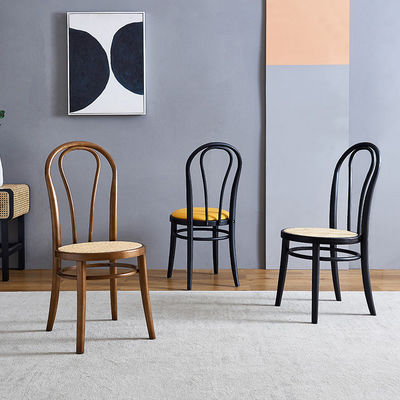 Maßgeschneiderte Designs Gewebter Natürlicher Rattan Massivholz Esszessel Möbel für moderne Restaurantsitzanordnung