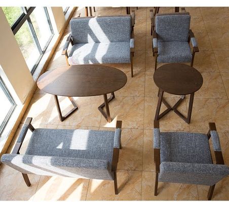 Modernes Design Weichsitzstuhl für Wohnzimmer und Hotel W65*D59*H75CM Holzsofa aus Massivholz