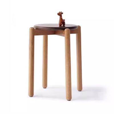 Stackbare Holzhocker Massivholz Esszessel Einfach mit Eichenholz-Abdeckungsmaterial entworfen