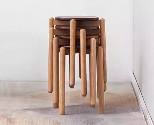 Stackbare Holzhocker Massivholz Esszessel Einfach mit Eichenholz-Abdeckungsmaterial entworfen