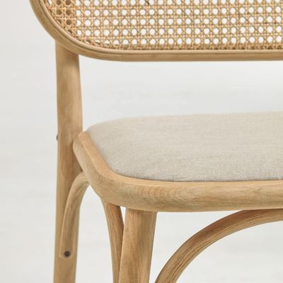 Esszimmermöbel aus weißem Leinen Stoff Esszimmerstuhl mit Pad und gebogener Rückenlehne Walnussfarbe Holz in individueller Farbe