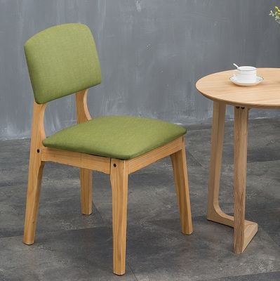 Moderne Esszimmermöbel Massivholzstühle mit Nitrolacquer-Finixierung für Restaurantmöbel