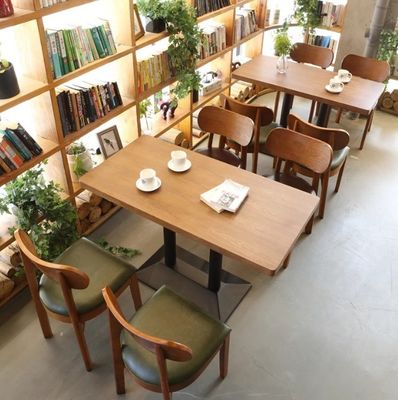 Hotelrestaurant Armlos Nordic Holz Esszimmerstuhl mit Gummiholzrahmen