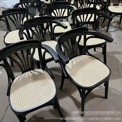 Moderne Holzstühle mit Liegestühle und Polsterung aus PU-Leder im nordischen Stil