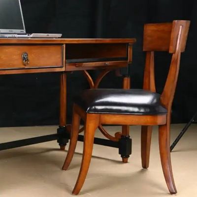 Maßgeschneiderter Restaurantstuhl Holzrahmen Leder Weich Dicke Kissen Sitz Esszessel für Heimmöbel