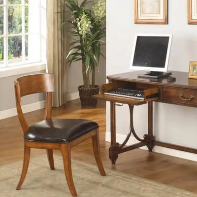 Maßgeschneiderter Restaurantstuhl Holzrahmen Leder Weich Dicke Kissen Sitz Esszessel für Heimmöbel