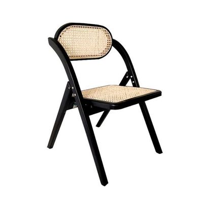 Moderner Esstuhl im nordischen Stil aus massivem Holz und klappbar für das Restaurant